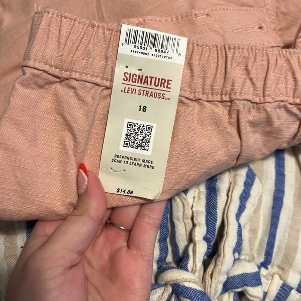 Shorts - Picture 3 of 3